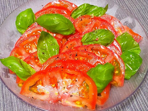アマニ油で食べるトマトとバジルのサラダ